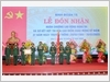 Trung tướng Nguyễn Trọng Bình, Phó Tổng Tham mưu trưởng trao Huân chương Lao động hạng Ba trong phòng, chống dịch Covid-19 cho Binh đoàn