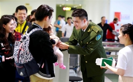 Hoàn thiện thể chế chính trị - vấn đề then chốt đưa đất nước phát triển nhanh và bền vững trong kỷ nguyên vươn mình của dân tộc Việt Nam