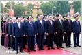 Kỷ niệm 136 năm Ngày sinh Chủ tịch Hồ Chí Minh: Lãnh đạo Đảng, Nhà nước vào Lăng viếng Bác