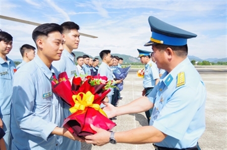 372空军师着力提高飞行训练质量，确保飞行安全