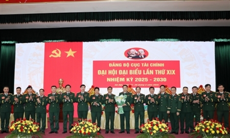 弘扬英雄传统，推进创新，提升军队财务工作质效