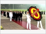 Lãnh đạo Đảng, Nhà nước và đại biểu dự Đại hội XII của Đảng vào Lăng viếng Chủ tịch Hồ Chí Minh