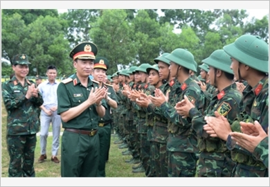 Xây dựng lực lượng vũ trang Thủ đô Hà Nội vững mạnh về chính trị trong giai đoạn mới