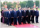 Kỷ niệm 136 năm Ngày sinh Chủ tịch Hồ Chí Minh: Lãnh đạo Đảng, Nhà nước vào Lăng viếng Bác