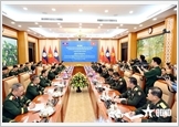Đại tướng Phan Văn Giang hội đàm với Phó Thủ tướng, Bộ trưởng Bộ Quốc phòng Lào