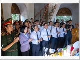 Đại tướng Phan Văn Giang dâng hương tưởng nhớ Chủ tịch Hồ Chí Minh