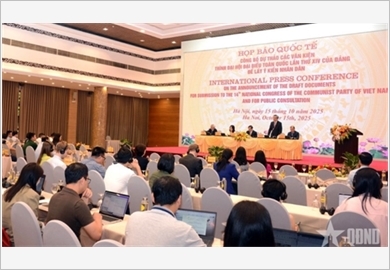 提交党第十四次全国代表大会文件草案中领导思维和领导方式的核心创新