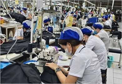 为国家发展建设先进且强大的越南工人阶级