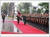 Đại tướng Phan Văn Giang và Thượng tướng Khamliang Outhakaysone duyệt Đội danh dự Quân đội nhân dân Lào.