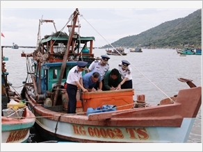 Vùng Cảnh sát biển 4 tăng cường tuyên truyền, phổ biến, thực thi pháp luật trên vùng biển Tây Nam