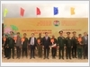 Trao tặng bò giống cho các hộ gia đình Nhân dân các bộ tộc Lào khó khăn ở khu vực biên giới.