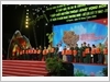 Tặng quà các gia đình chính sách trên địa bàn tỉnh Tuyên Quang trong khuôn khổ Chương trình nghệ thuật.