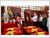 Tổng Bí thư, Chủ tịch nước Tô Lâm dâng hương tưởng nhớ các anh hùng liệt sĩ tại nhà quàn hài cốt liệt sĩ trong Công viên Lê Thị Riêng.