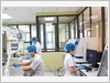 Giám định viên Viện Pháp y Quân đội thực hiện giải trình tự gene từ mẫu hài cốt liệt sĩ.