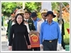 Đồng chí Võ Thị Ánh Xuân, Phó Chủ tịch nước di chuyển hài cốt liệt sĩ về nơi an táng tại Nghĩa trang Liệt sĩ Dốc Bà Đắc (phường Thới Sơn, tỉnh An Giang).