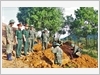 Đoàn Kinh tế - Quốc phòng 337, Quân khu 4 triển khai tìm kiếm, quy tập hài cốt liệt sĩ tại thực địa.