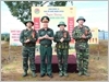 Đại tá Trần Ngọc Hải, Phó Tư lệnh kiêm Tham mưu trưởng Binh đoàn tặng hoa bắn giỏi tuyên dương các đồng chí QNCN đạt thành tích xuất sắc trong kiểm tra bắn súng Tiểu liên AK - bài 1.